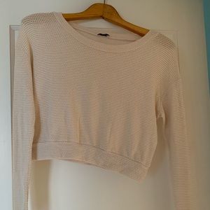 Tobi sweater crop top on creme